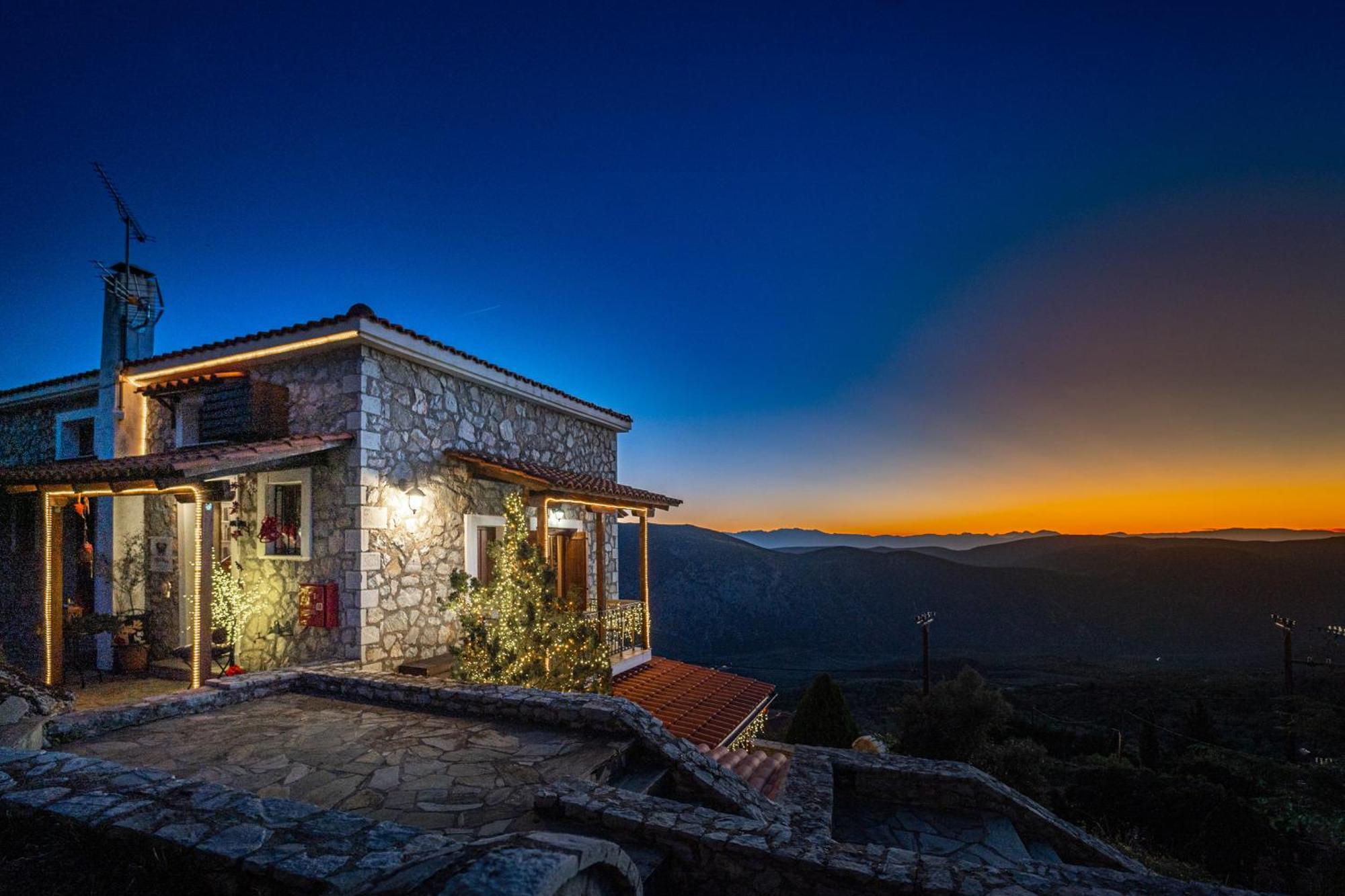 Rock Dandy Deluxe Chalet In Arachova - Delphi, Sauna, Prv Parking, Amazing View Екстер'єр фото