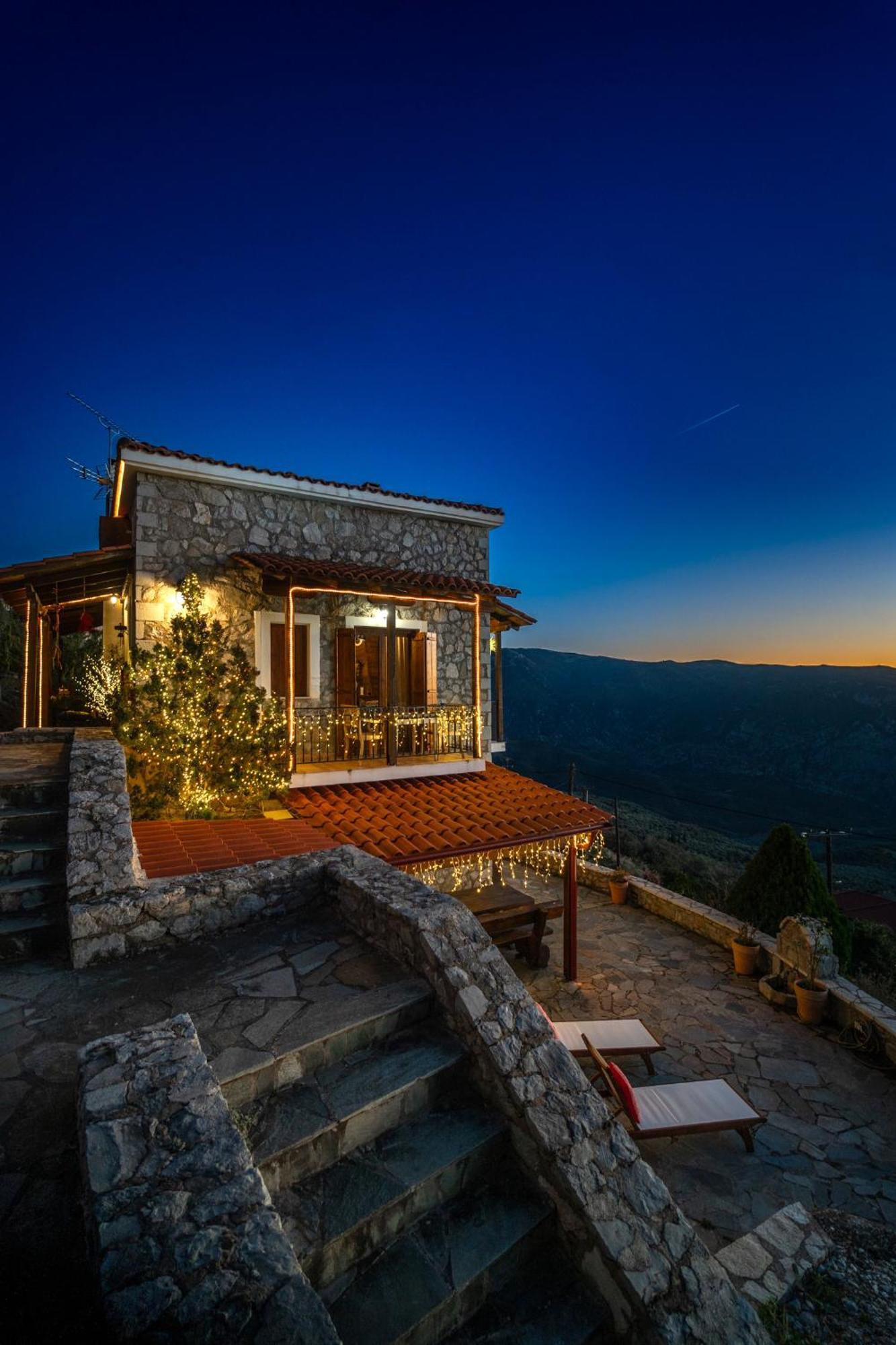 Rock Dandy Deluxe Chalet In Arachova - Delphi, Sauna, Prv Parking, Amazing View Екстер'єр фото