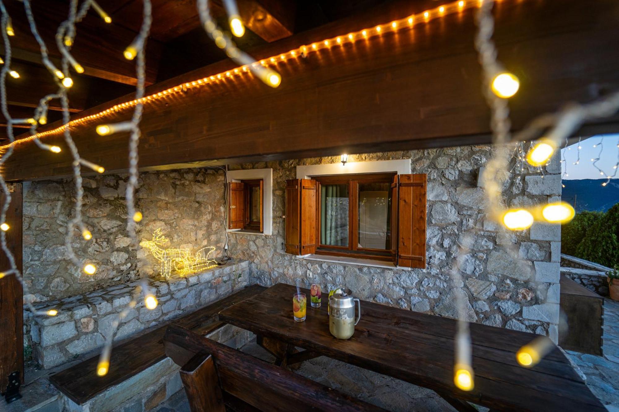 Rock Dandy Deluxe Chalet In Arachova - Delphi, Sauna, Prv Parking, Amazing View Екстер'єр фото