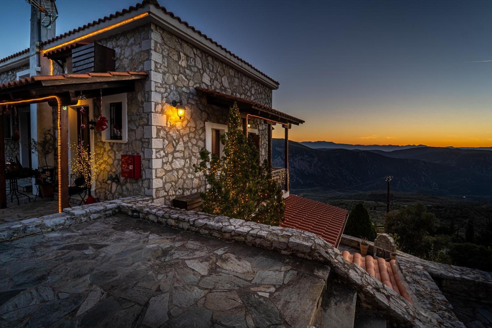 Rock Dandy Deluxe Chalet In Arachova - Delphi, Sauna, Prv Parking, Amazing View Екстер'єр фото