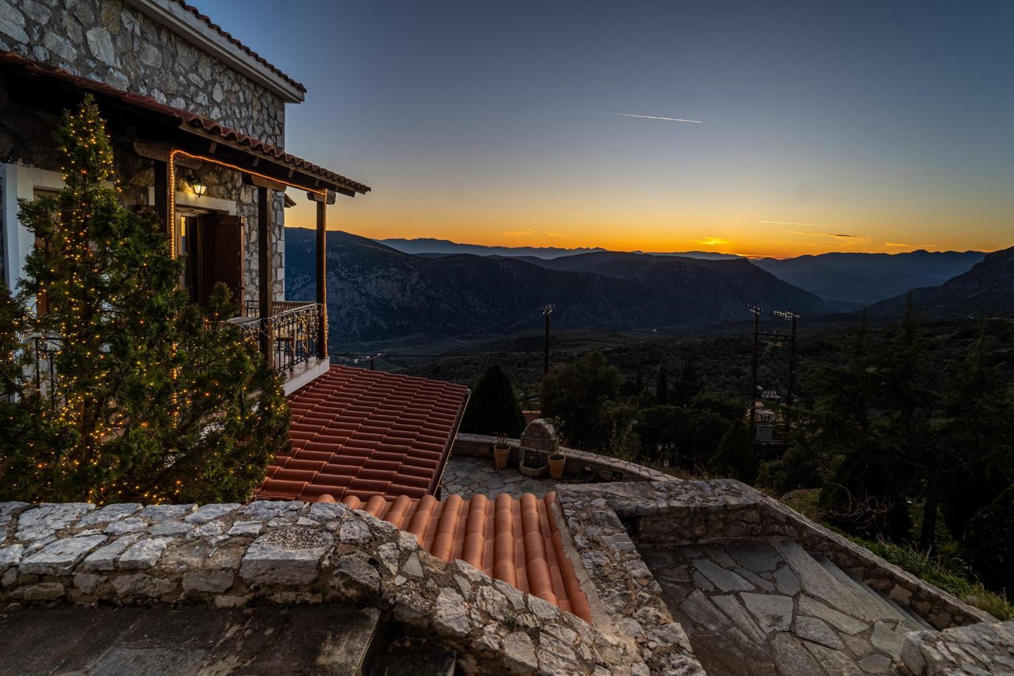 Rock Dandy Deluxe Chalet In Arachova - Delphi, Sauna, Prv Parking, Amazing View Екстер'єр фото